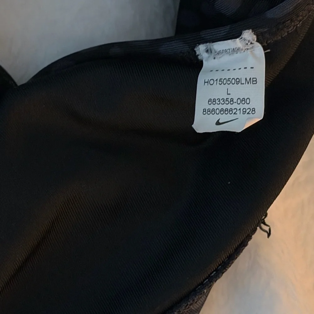 Nike Women's Size L Sports Bra and size M Shorts Set W1